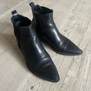 Leather Steve Madden Chelsea Boot